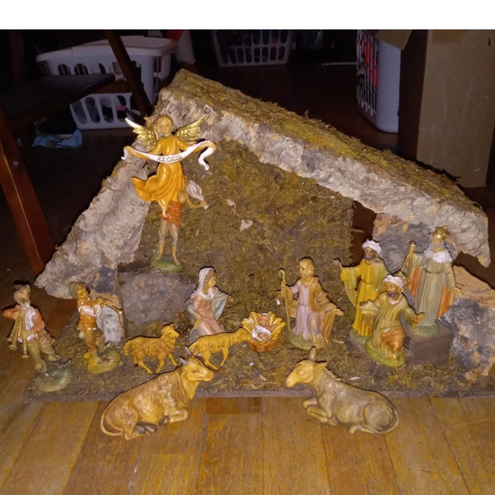 Vtg 16 Piece Nativity Set Made in Italy Silent Night Music Box